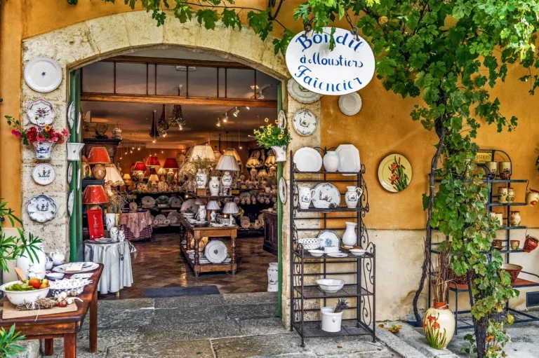 beautiful villages Provence Moustiers-Sainte-Marie