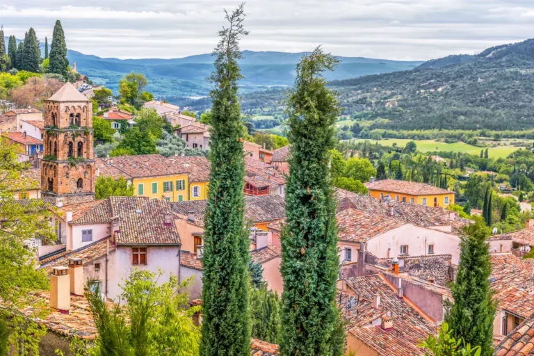 beautiful villages Provence Moustiers-Sainte-Marie